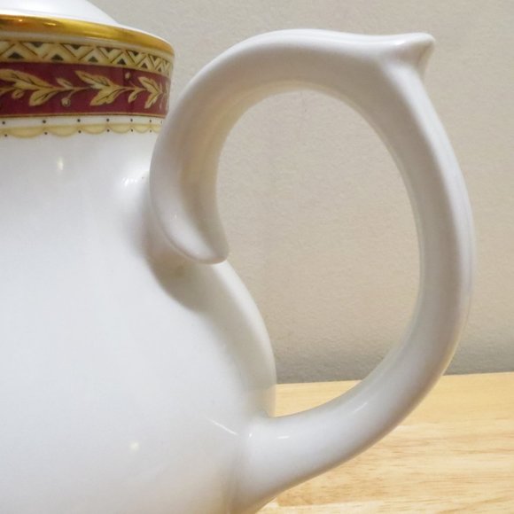 Vinttage Churchill Teapot Coffee Hotelware White 30 oz Porcelain 6.75" England - Picture 6 of 11